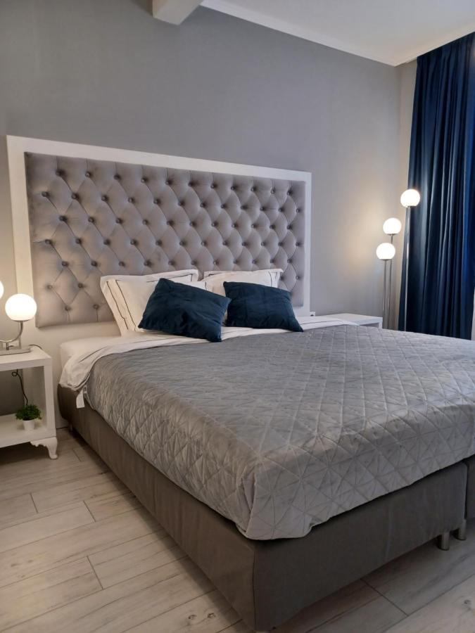 Tara Deluxe Apartment Varna Exteriör bild